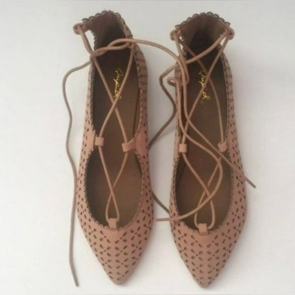 Blush pink laser cut design lace up pointed toe flats - Picture 2 of 4